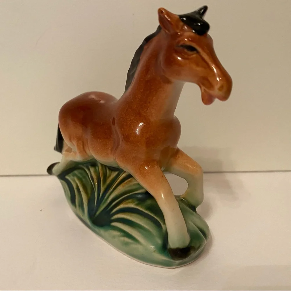 HORSE FIGURINE FIGURE CHINA PORCELAIN BROWN GREEN VINTAGE EQUINE HOME ACCENT